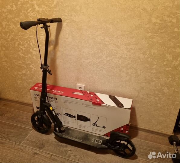 Самокат reaction 230