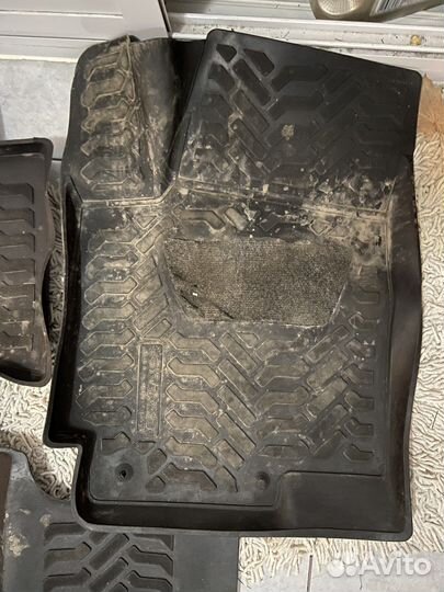 Автомобильные коврики резиновые