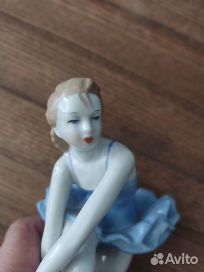 Фарфоровая статуэтка 