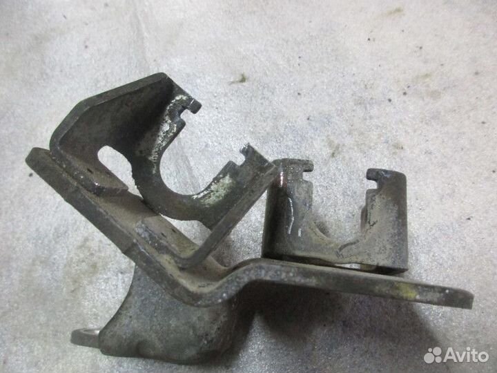 Кронштейн тросов кпп Mitsubishi Outlander XL (CW)