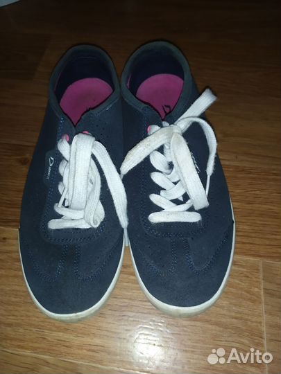 Кроссовки женские 39