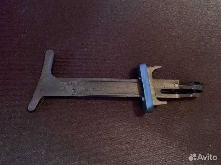 Язычок/ тяга открывания капота Golf4/Bora/Jetta4