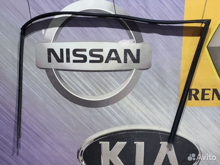 Уплотнитель перед проема стекла двери Nissan teana