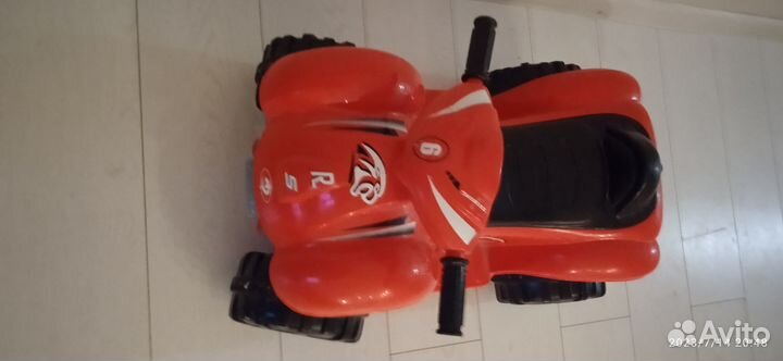 Продам электрическую машину для ребёнка 3-6 лет