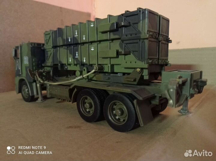 Модель грузовика фредлайнер 1:32