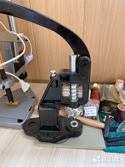 Набор инструментов для работы с кожей