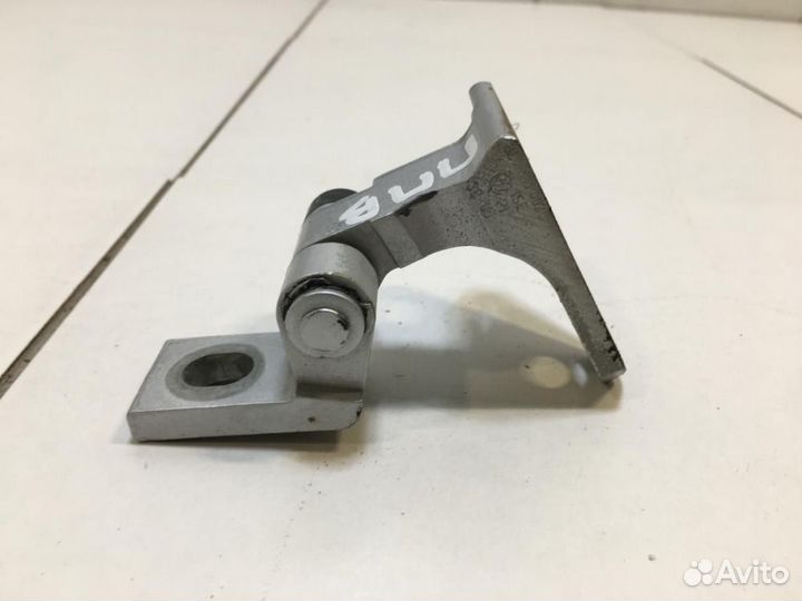 Петля двери передней правой верхняя Volkswagen Pas