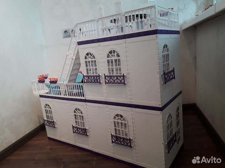 Домик кукольный с мебелью