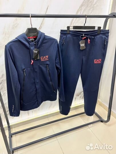 Спортивный костюм EA7