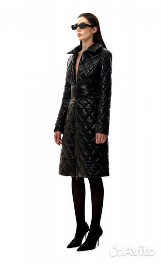 Пальто приталенное. Пальто с высоким воротником