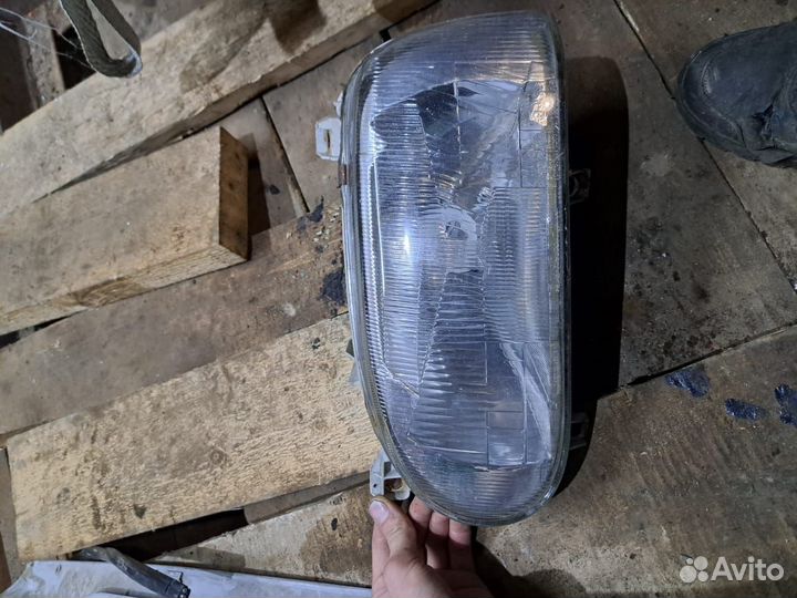 Фара Фольксваген гольф 3
