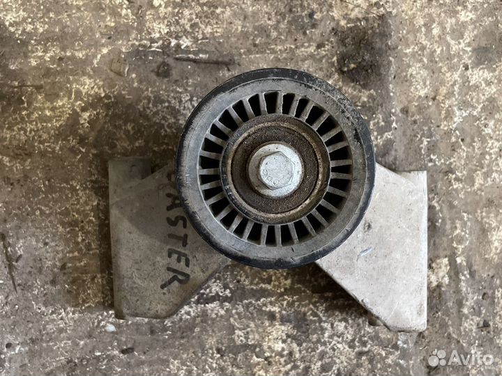 Ролик с кронштейном renault duster h4m