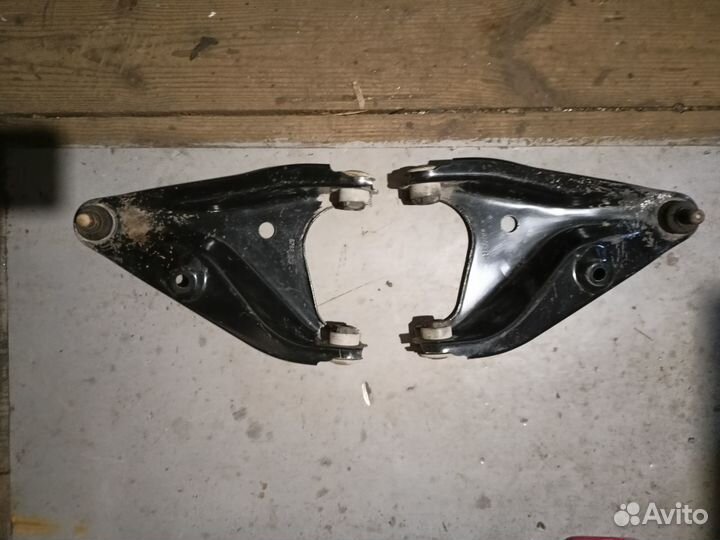 Передние нижние рычаги Рено Логан 1