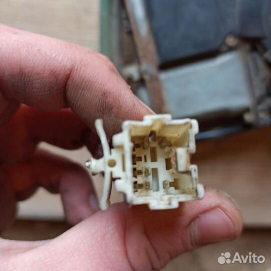 Стеклоподъёмник с моторчиком Galant 8