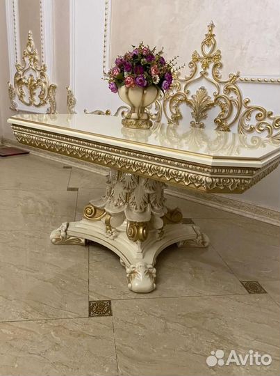 Журнальный столик