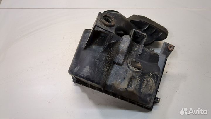 Корпус воздушного фильтра Nissan Navara