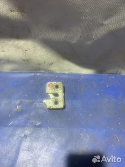 Замок двери наружний левый ваз 2110-12