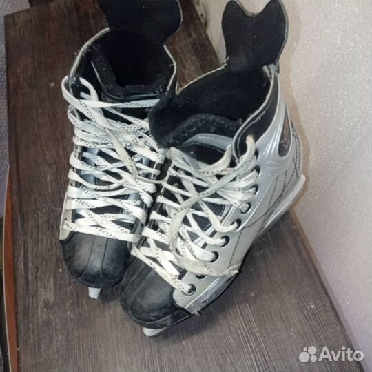 Коньки хоккейные