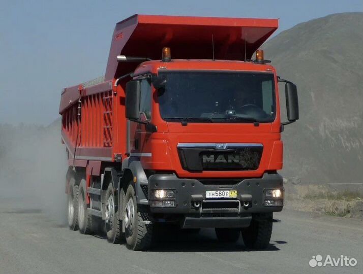 Водитель самосвала