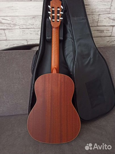 Классическая гитара Ortega R121 Family Series 4/4