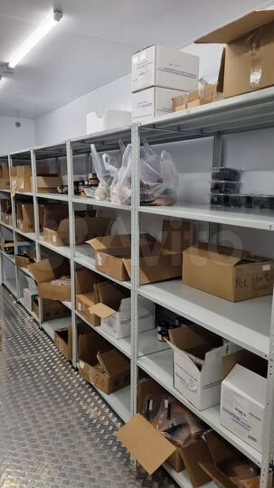 Склад с морозильной и холодильной камерой