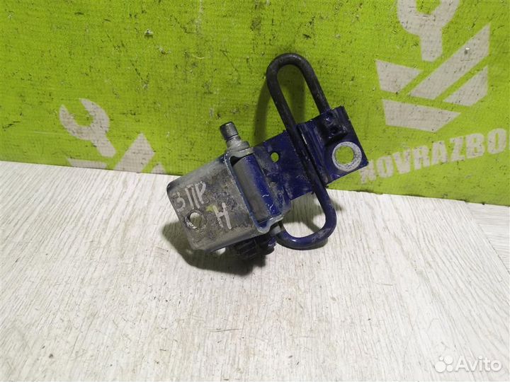 Петля двери задней правой нижняя Шкода Октавия А4
