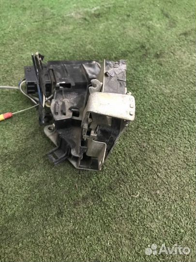 Замок двери задний левый Bmw 5-Series E39 M54B25