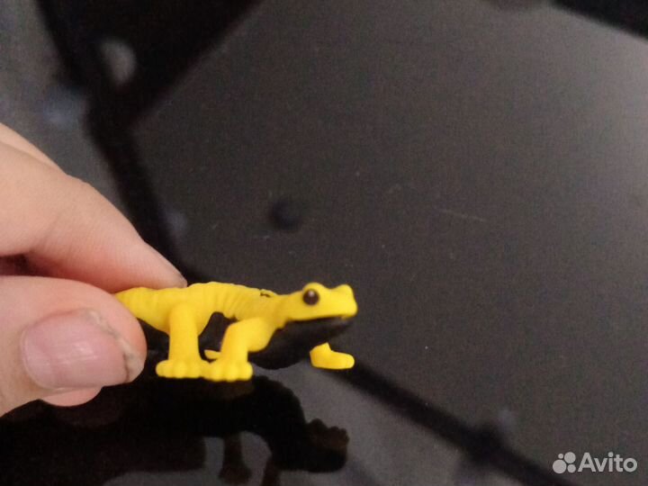 Ящерка из киндер сюрприза