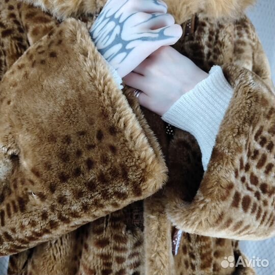 Шуба лиса рыжая с капюшоном коричневая длинная