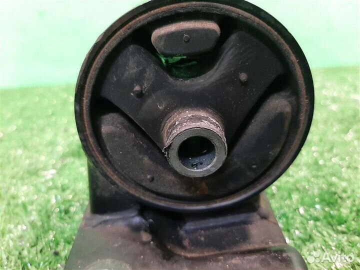 Опора (подушка) двигателя левая Mitsubishi Carism