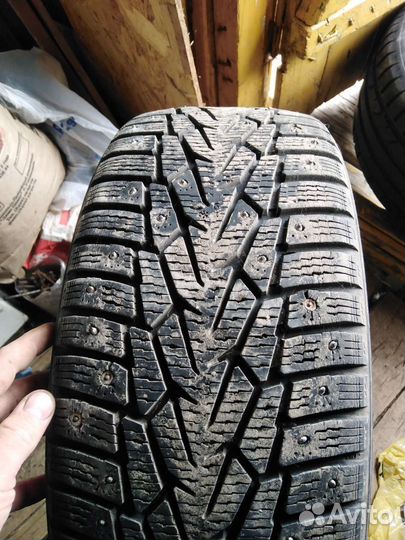 Nokian Tyres Hakkapeliitta 7 215/50 R17