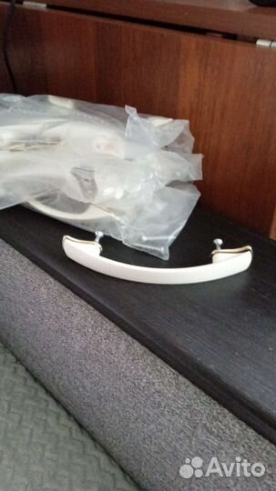 Мебельные ручки пластиковые белые