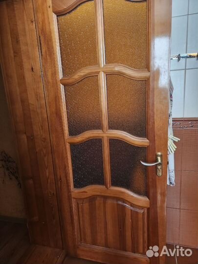 Дверь из массива дерева бу