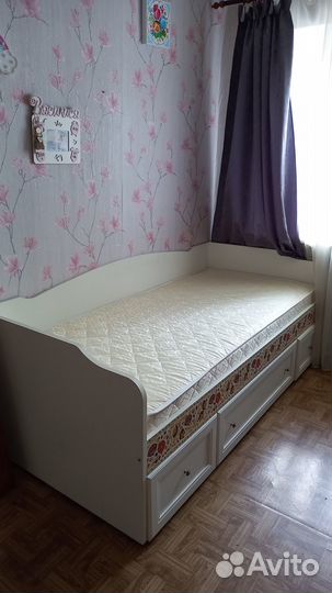 Односпальная кровать для девочки