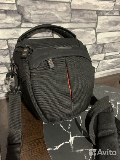 Зеркальный фотоаппарат canon 1000D