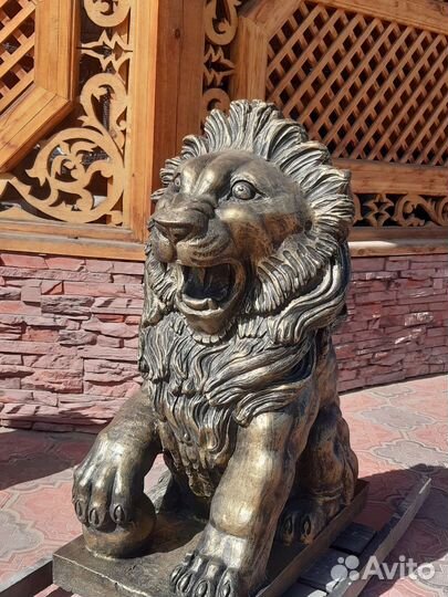 Скульптура лев