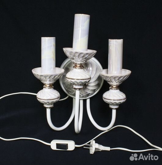 Лампа светильник настенный, фарфор. скол на трубке