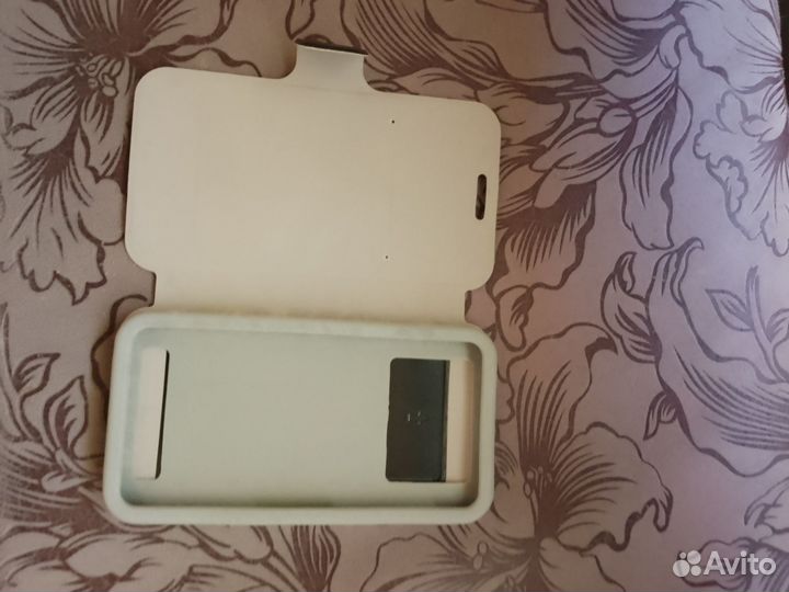 Чехлы на телефон