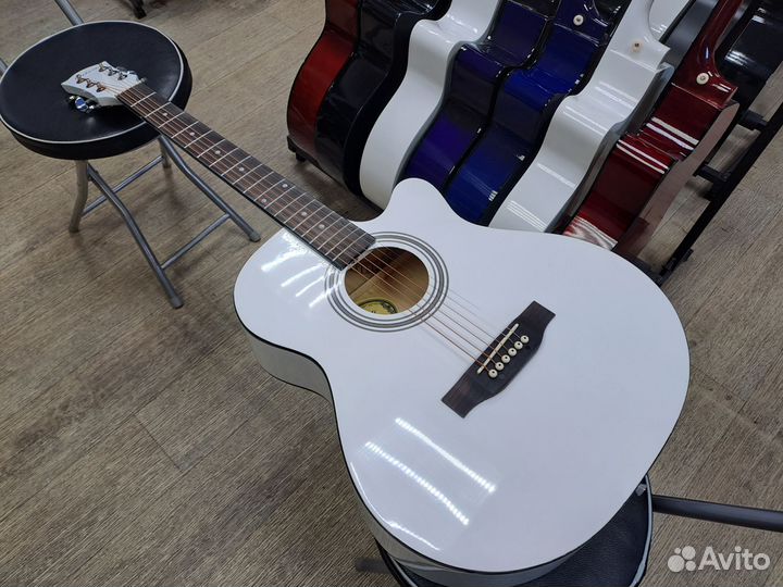 Гитара акустическая белая с металлическими струн