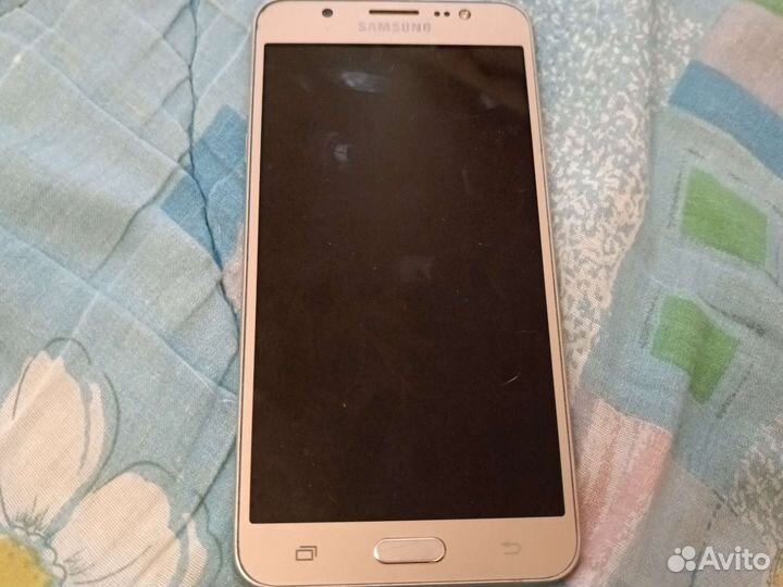 Телефон Samsung galaxy j7