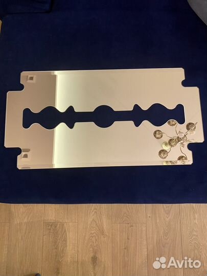 Зеркало - лезвие