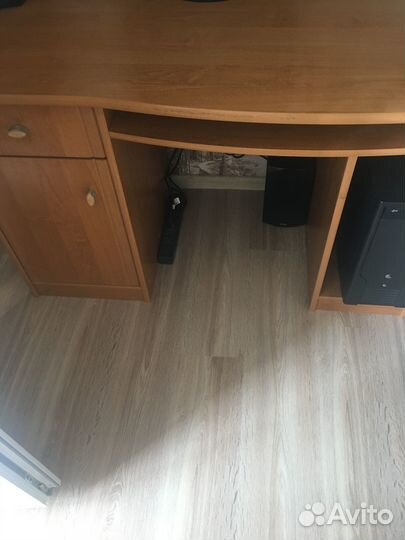 Продам компьютерный стол