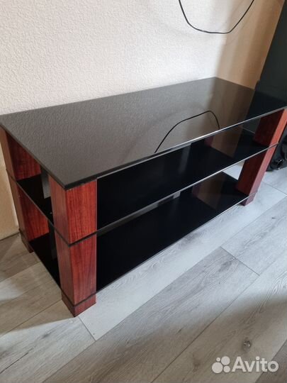 Стеклянная тумба под тв