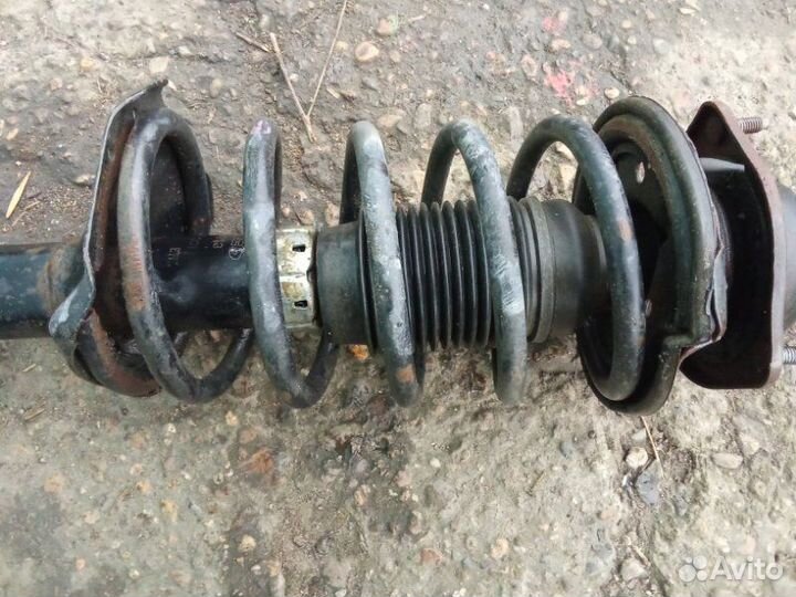 Стойка амортизатора передняя левая Hyundai Accent