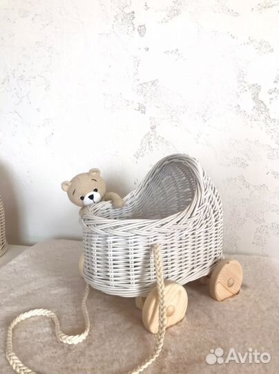 Коляска для кукол плетеная. Каталка для мишки