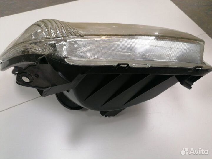 Фара передняя правая Toyota Rav 4