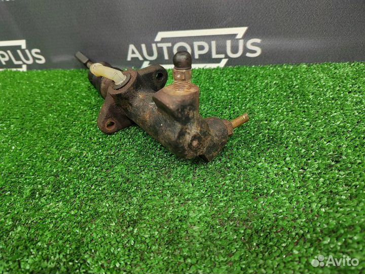 Главный цилиндр сцепления Volkswagen Passat Varian