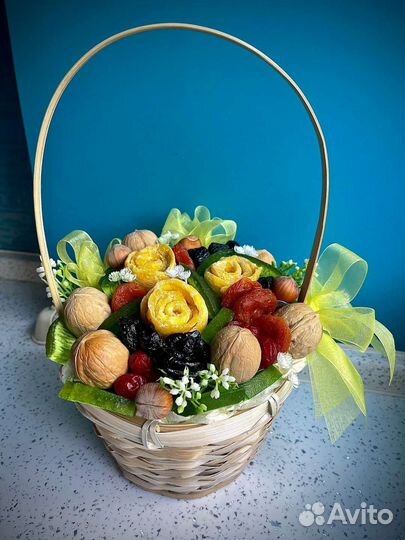 Букет с орехами и сухофруктами