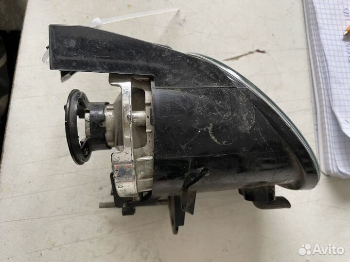 Фара левая противотуманная Volkswagen Passat B6