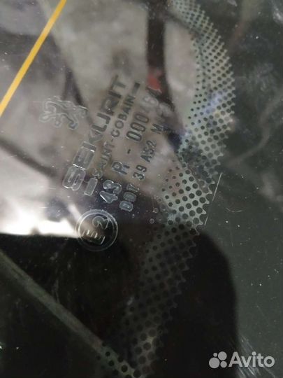 Стекло заднее с подогревом Peugeot 406